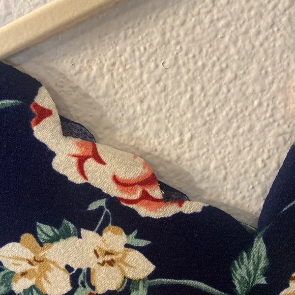 Sold…Shein scalloped trim floral dress size XS - Picture 2 of 4